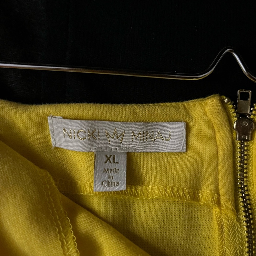 Spectacular Black and Yellow Mini Skirt - Picture 3 of 3